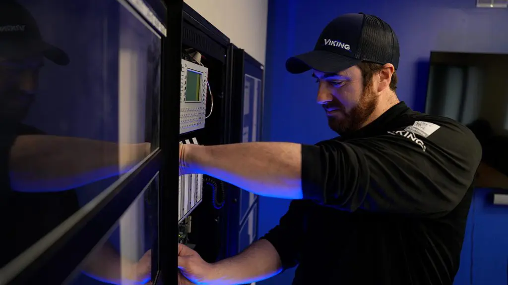 Viking est de retour à Winnipeg, un nouveau chapitre commence 2 Fire alarm Technician